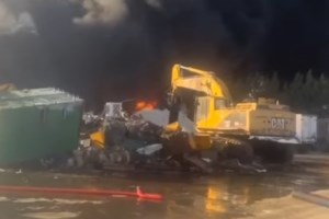 Φωτιά στη Λέσβο: Κάηκαν σταθμευμένα αυτοκίνητα στην περιοχή Κεράμι