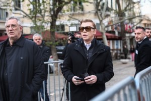 Κηδεία Μαρινέλλας: Το στεφάνι του Κυριάκου και της Μαρέβας Μητσοτάκη με δύο μόνο λέξεις [εικόνα]