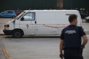 Λαύριο: Πώς οι ληστές ήξεραν τα πάντα για τη χρηματαποστολή - Τα ερωτήματα για το όχημα και την τοποθέτηση των χρημάτων