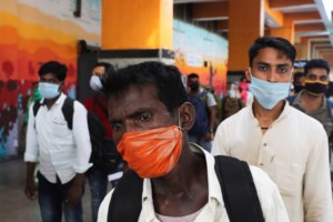 Βρετανία: Χρειάζονται 2.000.000 εμβολιασμοί την εβδομάδα για να αναχαιτιστεί το τρίτο κύμα κορονοϊού