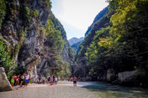Ζέστη και ισχυρό μελτέμι το Σάββατο - "Ανάσα" δροσιάς την Κυριακή με 34 βαθμούς - Ερχονται καταιγίδες τις επόμενες ημέρες - εικόνα 3
