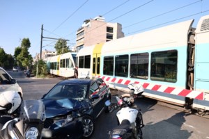 Τραγωδία στην Κοζάνη: Νεκρός 54χρονος οδηγός που έπεσε πάνω σε βιτρίνα καταστήματος - εικόνα 3