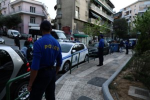 Γαλλία: Η αστυνομία διέλυσε παράνομο πάρτι 400 ατόμων σε μια εγκαταλελειμμένη αποθήκη