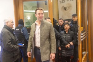 Η βόλτα του Κασσελάκη στην παραλία της Θεσσαλονίκης: Απρόσμενη συνάντηση με μαθητές - "Να βγάλουμε σέλφι" [βίντεο]