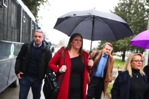 Η Κωνσταντοπούλου δημοσίευσε νέο βίντεο από το χάος στη δίκη των Τεμπών - "Τι σας τάξανε;" ωρυόταν στην αίθουσα