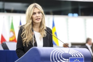 Η Εύα Καϊλή επιστρέφει στο ευρωκοινοβούλιο και ο Φρατζέσκο Τζιόρτζι μπορεί πλέον να μένει στο σπίτι τους