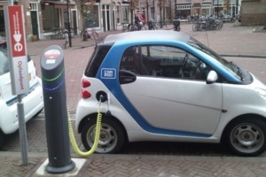 LeasePlan: Το 84% των Ελλήνων οδηγών βλέπει θετικά την ηλεκτροκίνηση