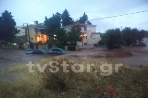 Κακοκαιρία "Θάλεια": Δύο νεκροί και σοβαρά προβλήματα στην Εύβοια-Πλημμύρισαν δρόμοι και σπίτια, εγκλωβίστηκαν οδηγοί [βίντεο]