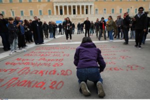 Τα δάκρυα και η "σπασμένη" φωνή του Ευαγγελάτου για τα Τέμπη: Είναι η κόρη μου 20 χρονών, καταλαβαίνω αυτό που ζείτε