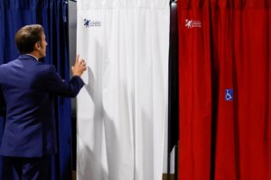 Βουλευτικές εκλογές στη Γαλλία: Μακριά από την αυτοδυναμία ο Μακρόν - Στο 54% η αποχή