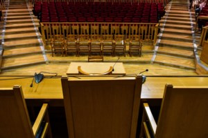 Στη φυλακή δύο σωφρονιστικοί υπάλληλοι: Έδιναν κινητά σε κρατούμενους έναντι 1.000, με 250 ευρώ μηνιαίο "πάγιο"