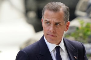 Συγκλονιστικές αποκαλύψεις για τον γιο του Μπάιντεν στη δίκη του: "Έκανε κρακ κάθε 20 λεπτά" - Τον "καίει" η πρώην φίλη του - εικόνα 4