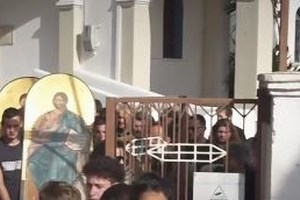 Πάρος: Λιτανεία και δέηση για να βρέξει στην Παναγία Εκατονταπυλιανή