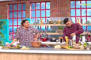 Δανάη Μπάρκα: Ξεσήκωσε το Mega - Ετρεχε και φώναζε με τα εσώρουχα στους διαδρόμους του καναλιού - εικόνα 2