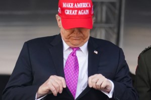 Ο Τραμπ "αδειάζει" τη Διευθύντρια των Εθνικών Υπηρεσιών Πληροφοριών: "Λάθος ότι το Ιράν δεν κατασκευάζει πυρηνικό όπλο"