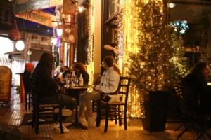 Μαγιορκίνης: Ο κίνδυνος επαναμόλυνσης είναι αυξημένος – Δεν έχει κλείσει ο κύκλος της Όμικρον