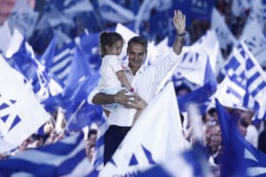 Γιατί ο Μητσοτάκης ζήτησε ποσοστά... καύσωνα στις κάλπες της Κυριακής: Ο κίνδυνος αδύναμης πλειοψηφίας και οι ακραίες φωνές - εικόνα 2