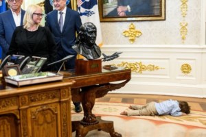 Αποχωρεί από τον Λευκό Οίκο η Καρολάιν Λέβιτ - Είναι έγκυος και σύντομα γεννά