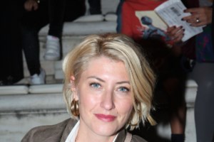 Σία Κοσιώνη: Κάνει "σοβαρή" πρωινή γυμναστική με τον γιο της στο σαλόνι του σπιτιού τους