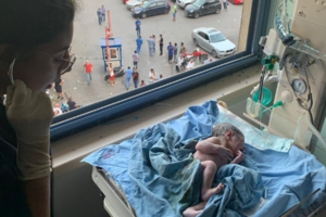 Έκρηξη στη Βηρυτό - Οργή λαού: Ζητούν βοήθεια από τον Μακρόν για να "ρίξουν το καθεστώς" [Εικόνες] - εικόνα 4