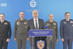 Ενόχληση στο Μαξίμου για τις δηλώσεις υπουργών για αυξήσεις σε όλους τους ένστολους: Στη ΔΕΘ παραπέμπει η κυβέρνηση - εικόνα 5