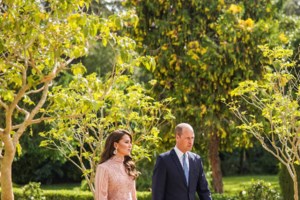 Νταϊάνα - Πρίγκιπας Ουίλιαμ: Στη δημοσιότητα άγνωστες φωτογραφίες τους σε κέντρο αστέγων - Στα βήματα της μητέρας του