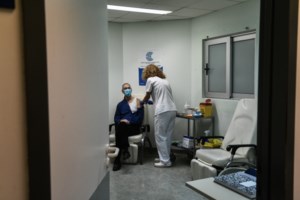 Επιδημία πλαστών πιστοποιητικών εμβολιασμού: Πληθαίνουν οι καταγγελίες σε όλη τη χώρα - Τσουχτερά πρόστιμα και κυρώσεις - εικόνα 2