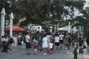 Πάει… διακοπές ο εμβολιασμός: Μόλις 36 χιλιάδες ραντεβού τη Δευτέρα - εικόνα 2