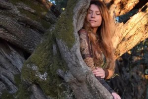 Πέθανε η τραγουδίστρια Βάσω Μεσσηνέζη: Ήταν η πρώτη ερμηνεύτρια που συνεργάστηκε με τον Θάνο Μικρούτσικο