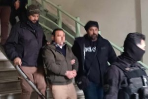 Βόλος: Μαθητής δέχτηκε επίθεση από αγέλη αδέσποτων σκύλων ενώ πήγαινε σχολείο - Κατέληξε στο νοσοκομείο