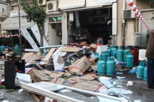 Θρίλερ στη Θεσσαλονίκη: Πατέρας κλειδώθηκε σε Ι.Χ. με τα τρίχρονα δίδυμα παιδιά του κι άνοιξε φιάλες υγραερίου