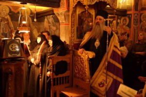 Χωρίς μάσκες σε Μονή στα Μετέωρα - Αψήφησαν τα μέτρα κατά του κορονοϊού [Εικόνες] - εικόνα 4