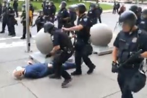 Απίστευτος Τραμπ: Πανηγυρίζει για τη μείωση της ανεργίας, υποστηρίζοντας ότι ο Τζορτζ Φλόιντ θα ενθουσιαζόταν!