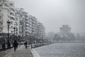 Σε κλοιό χιονιά η Μόσχα: Τεράστιο μποτιλιάρισμα - Ακυρώθηκαν πάνω από 50 πτήσεις [εικόνες]