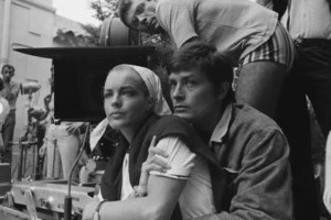 Αλέν Ντελόν: Σήμερα σε στενό οικογενειακό κύκλο η κηδεία του στο ιδιωτικό παρεκκλήσι του στο Ντουσί - εικόνα 4