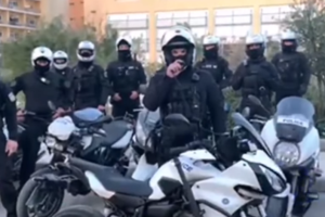 Νέα Σμύρνη: Ποινική δίωξη σε δύο συλληφθέντες για το λιντσάρισμα του αστυνομικού - Κατηγορούνται για 4 κακουργήματα - εικόνα 6