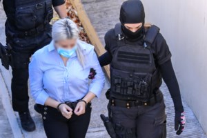 Στην τελική ευθεία η δίκη της επίθεσης με βιτριόλι - Σήμερα η πρόταση του εισαγγελέα για την Κακαράντζουλα - εικόνα 2