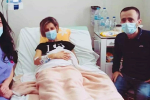 Ξεκινά ο εμβολιασμός για τις ηλικίες 60-64 με το εμβόλιο της AstraZeneca - Πρεμιέρα για τα mega εμβολιαστικά κέντρα