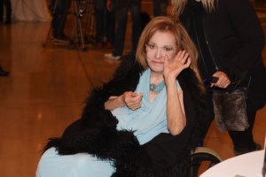 Μαίρη Χρονοπούλου: Η οικιακή βοηθός που τη βρήκε πεσμένη απαντά για το τι συνέβη με το νυχτικό - εικόνα 3