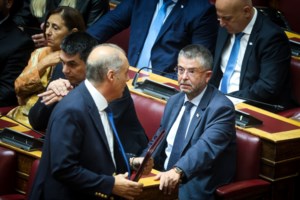 Παύλος Σαράκης: "Θα συνεχίσω να υπηρετώ τις ιδέες μου" - Η ανακοίνωσή του μετά τη διαγραφή από την "Ελληνική Λύση"