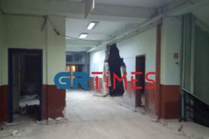 Απειλές κατά του Πρύτανη του ΑΠΘ: Κόλλησαν κηδειόχαρτα με τη φωτογραφία του στη Θεσσαλονίκη [εικόνες] - εικόνα 4