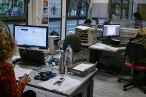 Αυξημένα μέτρα της Τροχαίας για το τριήμερο του Αγίου Πνεύματος - Απαγόρευση κυκλοφορίας των φορτηγών άνω των 3,5 τόνων