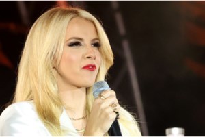 Αυτό δεν το περίμενε κανείς: Το... αθυρόστομο σχόλιο νεαρού σε ζωντανή σύνδεση στην ΕΡΤ [βίντεο]