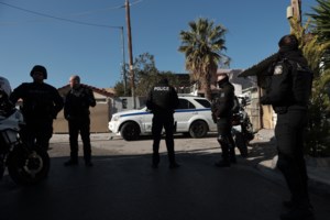 Κηφισιά: Σύλληψη 3 ανηλίκων για απόπειρα ληστείας και κατοχή κάνναβης - Τον απείλησαν με... κλαδί δέντρου