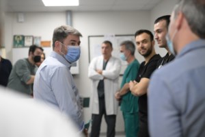 Ανδρουλάκης: Επιβράβευση είναι να με σταματούν στο δρόμο για τις πολιτικές που προτείνω και όχι για τα παπούτσια που φοράω - εικόνα 2