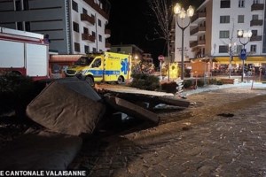 Πρωτοχρονιάτικη τραγωδία στην Ελβετία με 47 νεκρούς: Η στιγμή που το ταβάνι πιάνει φωτιά από "βεγγαλικό" σε μπουκάλι σαμπάνιας - εικόνα 2