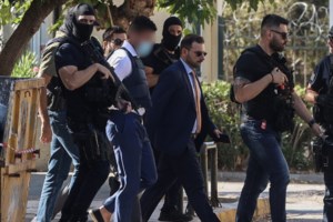 Ν. Ψυχικό: Εντοπίστηκε κρύπτη στο σπίτι του 44χρονου - Λαλίστατη η σύντροφός του - "Εγώ του τα έλεγα..." [βίντεο] - εικόνα 2