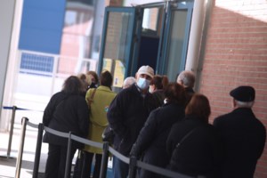 Σε ισχύ από σήμερα τα νέα μέτρα: Ρεβεγιόν έως τις 2 τα ξημερώματα - Εστίαση έως 12 χωρίς μουσική και όρθιους