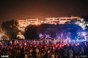 Και ο δήμος Βάρης - Βούλας - Βουλιαγμένης απαγορεύει μετά τον Άλιμο τη μουσική στα μαγαζιά μετά τις 23:00