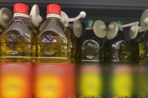 Γιατί μια τετραμελής οικογένεια κινδυνεύει να πληρώσει 500 ευρώ για το λάδι της χρονιάς - εικόνα 2